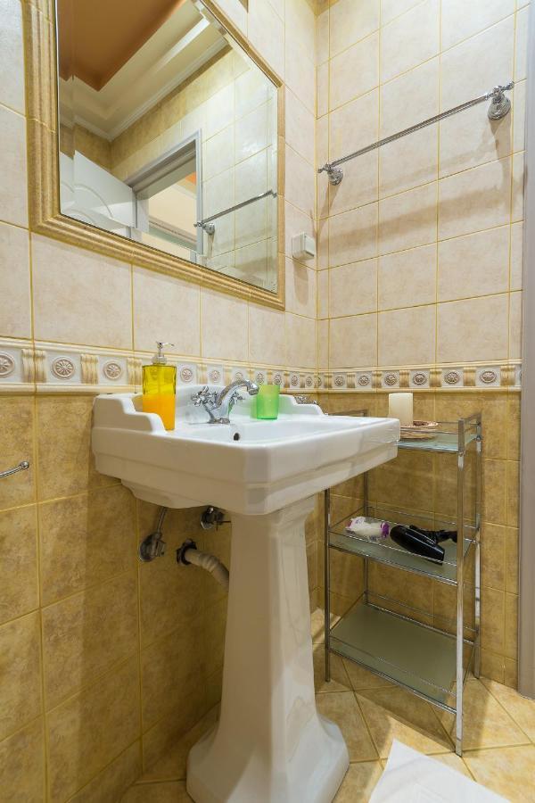 Family House Next To Acropolis Atenas Exterior foto